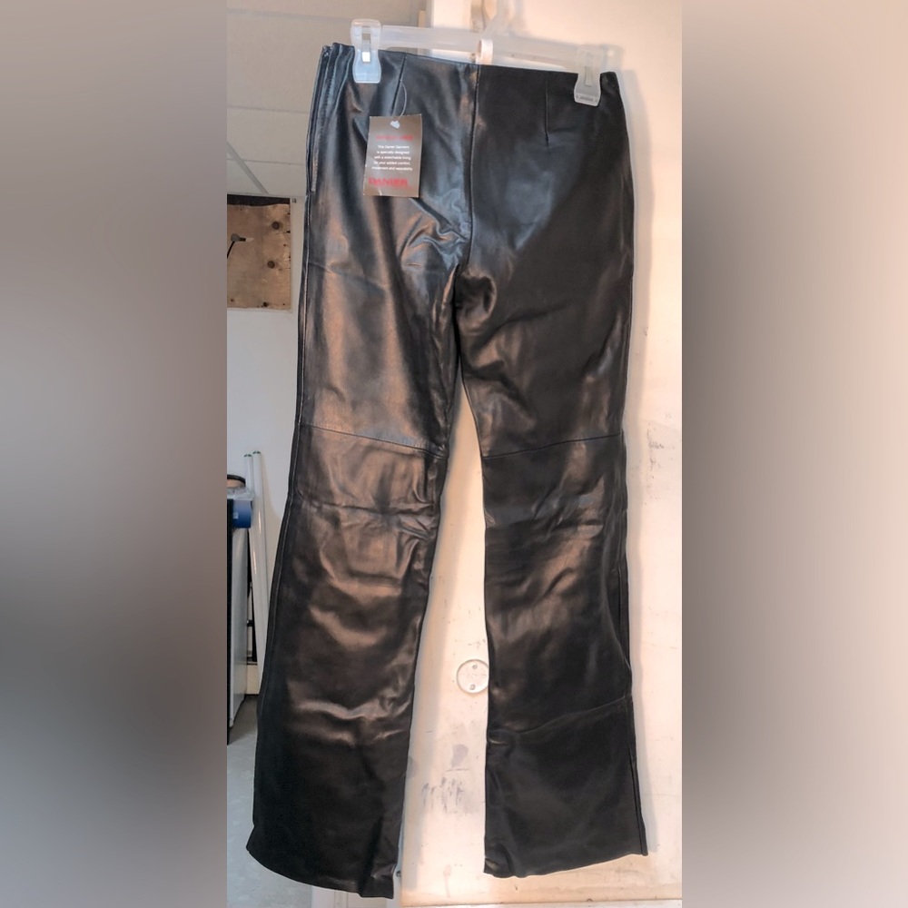 Gorgeous bran new Danier Leather pant